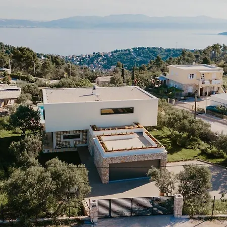 Luxury Authentic Heated Pool Sea View