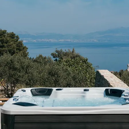 Luxury Authentic Heated Pool Sea View