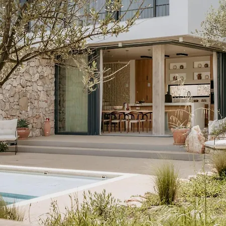 Vila Luxury Authentic Heated Pool Sea View
