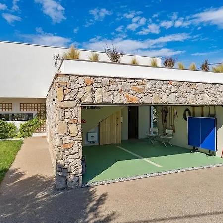 Luxury Authentic Heated Pool Sea View